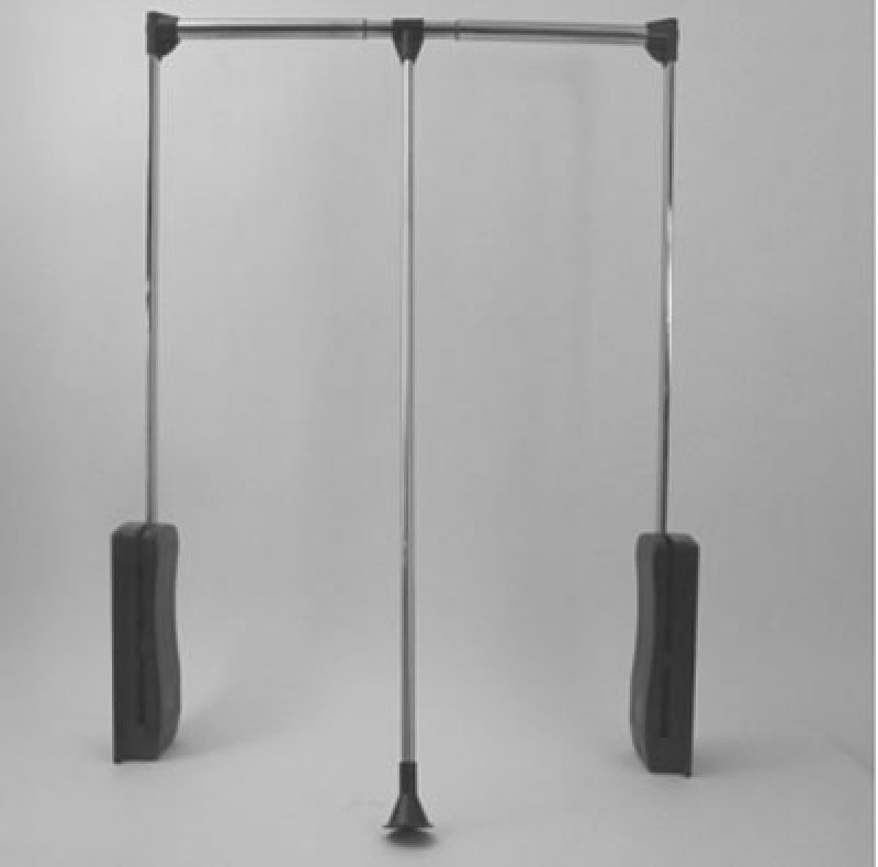Výklopný věšák 60/83cm černá+chrom 10kg